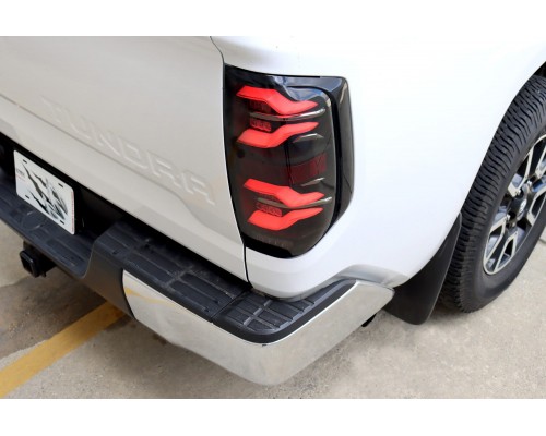 Задние фонари Toyota Tundra 2014-2021 серии LUXX светодиодные с желтым поворотником цвет Black Задние фонари Toyota Tundra 2014-2021 серии LUXX светодиодные с желтым поворотником цвет Black