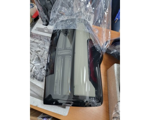 Задние фонари Toyota Tundra 2007-2013 с желтым поворотником серии NOVA цвет Alpha-Black