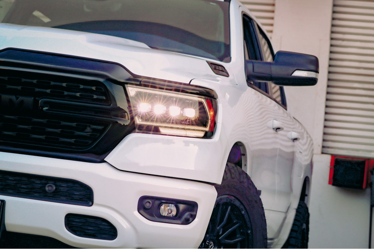 Крепление фар dodge Ram