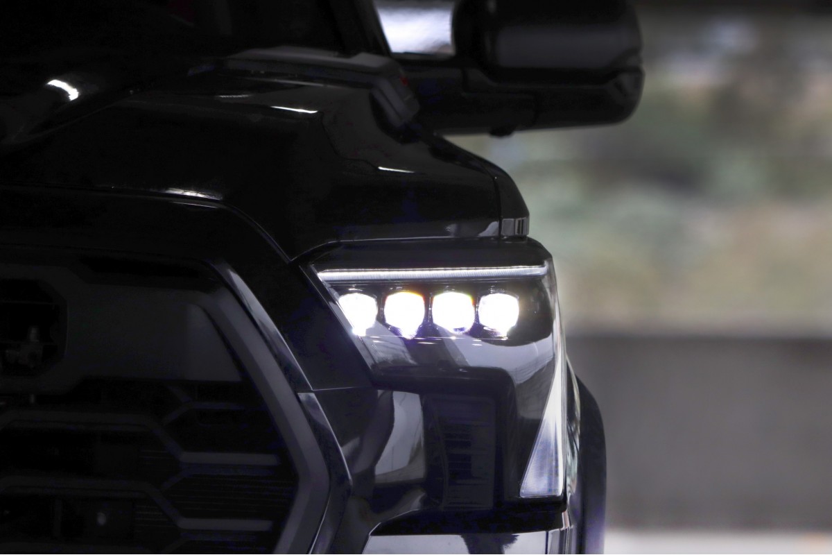 B9 Headlamp Black Bezel