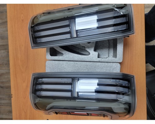 Задние фонари Toyota Tacoma 2005-2015 светодиодные с желтым поворотником серия NOVA цвет Black 