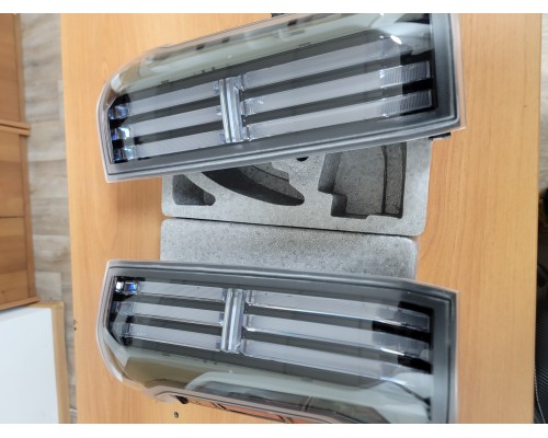 Задние фонари Toyota Tacoma 2005-2015 светодиодные с желтым поворотником серия NOVA цвет Black 