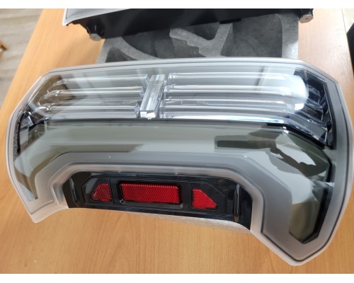 Задние фонари Toyota Tacoma 2005-2015 светодиодные с желтым поворотником серия NOVA цвет Black 