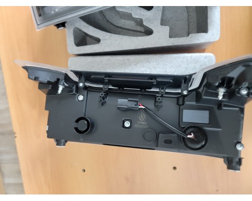 Задние фонари Toyota Tacoma 2005-2015 светодиодные с желтым поворотником серия NOVA цвет Black 