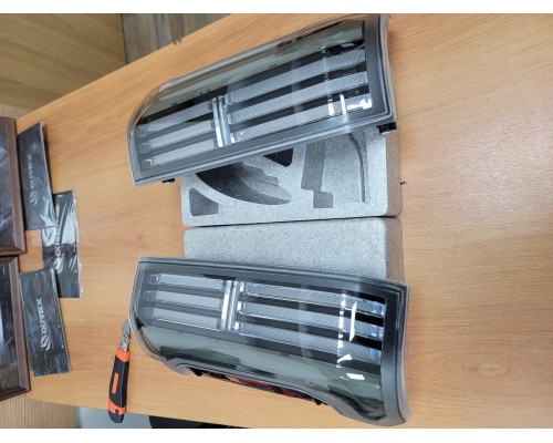 Задние фонари Toyota Tacoma 2005-2015 светодиодные с желтым поворотником серия NOVA цвет Black 