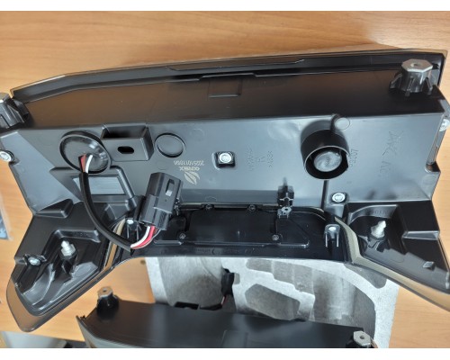 Задние фонари Toyota Tacoma 2005-2015 светодиодные с желтым поворотником серия NOVA цвет Alpha-Black 