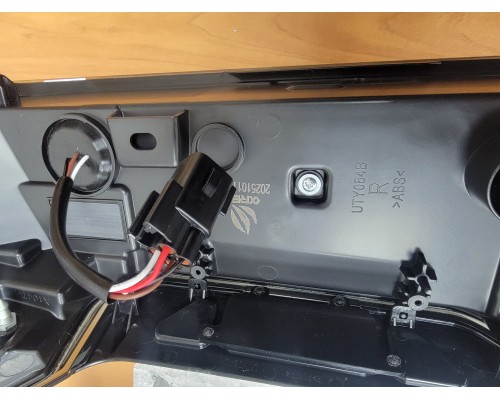 Задние фонари Toyota Tacoma 2005-2015 светодиодные с желтым поворотником серия NOVA цвет Alpha-Black 