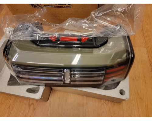Задние фонари Toyota Tundra 2022-2024 с желтым поворотником серия NOVA Prismatic цвет Alpha-Black Задние фонари Toyota Tundra 2022-2024 с желтым поворотником серия NOVA Prismatic цвет Alpha-Black