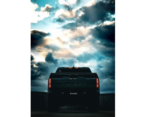 Задние фонари Toyota Tundra 2022-2024 с желтым поворотником серия NOVA Prismatic цвет Alpha-Black Задние фонари Toyota Tundra 2022-2024 с желтым поворотником серия NOVA Prismatic цвет Alpha-Black