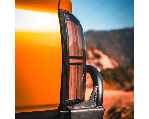 Задние фонари Toyota Tacoma 2016-2023 светодиодные с желтым поворотником серии NOVA Prismatic цвет Black Задние фонари Toyota Tacoma 2016-2023 светодиодные с желтым поворотником серии NOVA Prismatic цвет Black