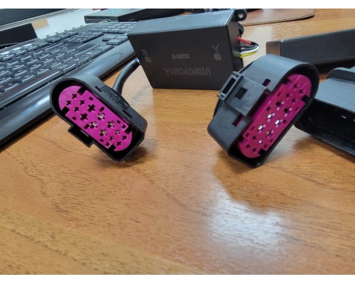 Переходник со штатных фар Tesla Model S 17-21 (до рестайлинга) на фары Alpharex 