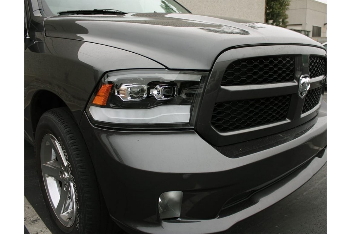 Фары для dodge ram 1500. Фара dodge ram. Дополнительные фары на додж рам. Led фары для dodge charger 2006. Led bar aura.